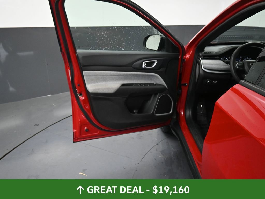 Used 2024 Jeep Compass Latitude image 25