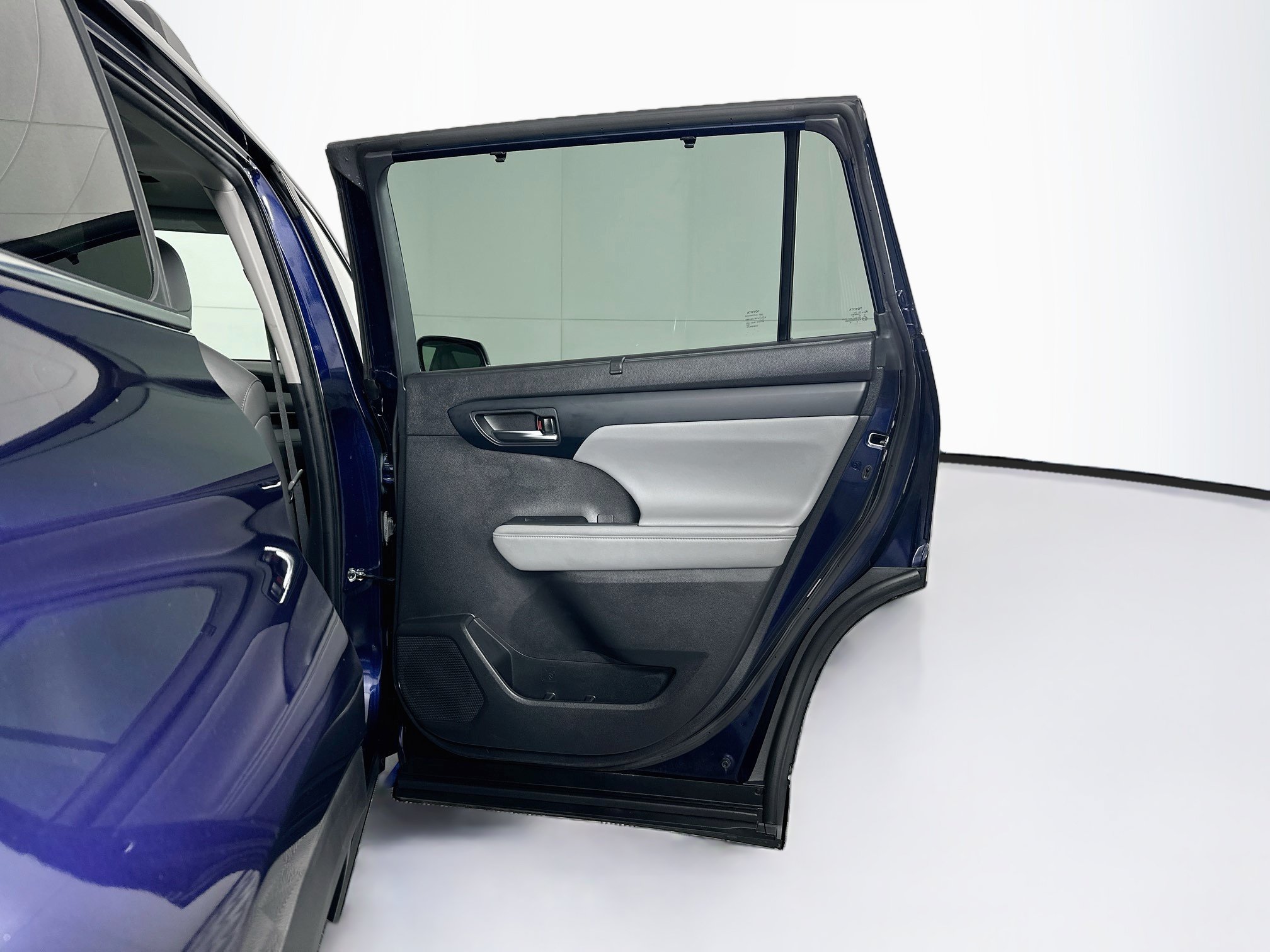 Used 2023 Toyota Highlander XLE FWD image 33