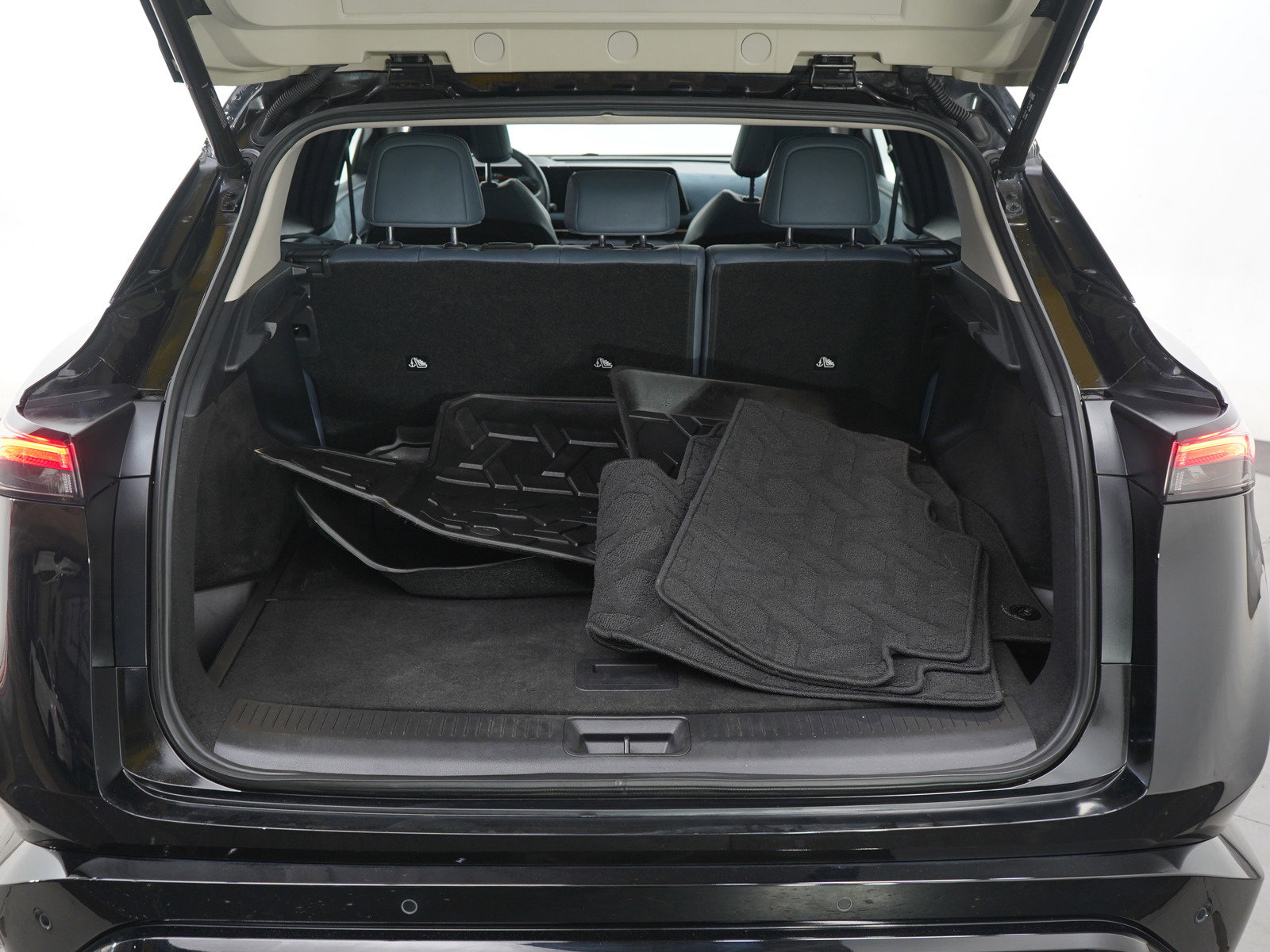 Used 2023 Nissan Ariya image 9