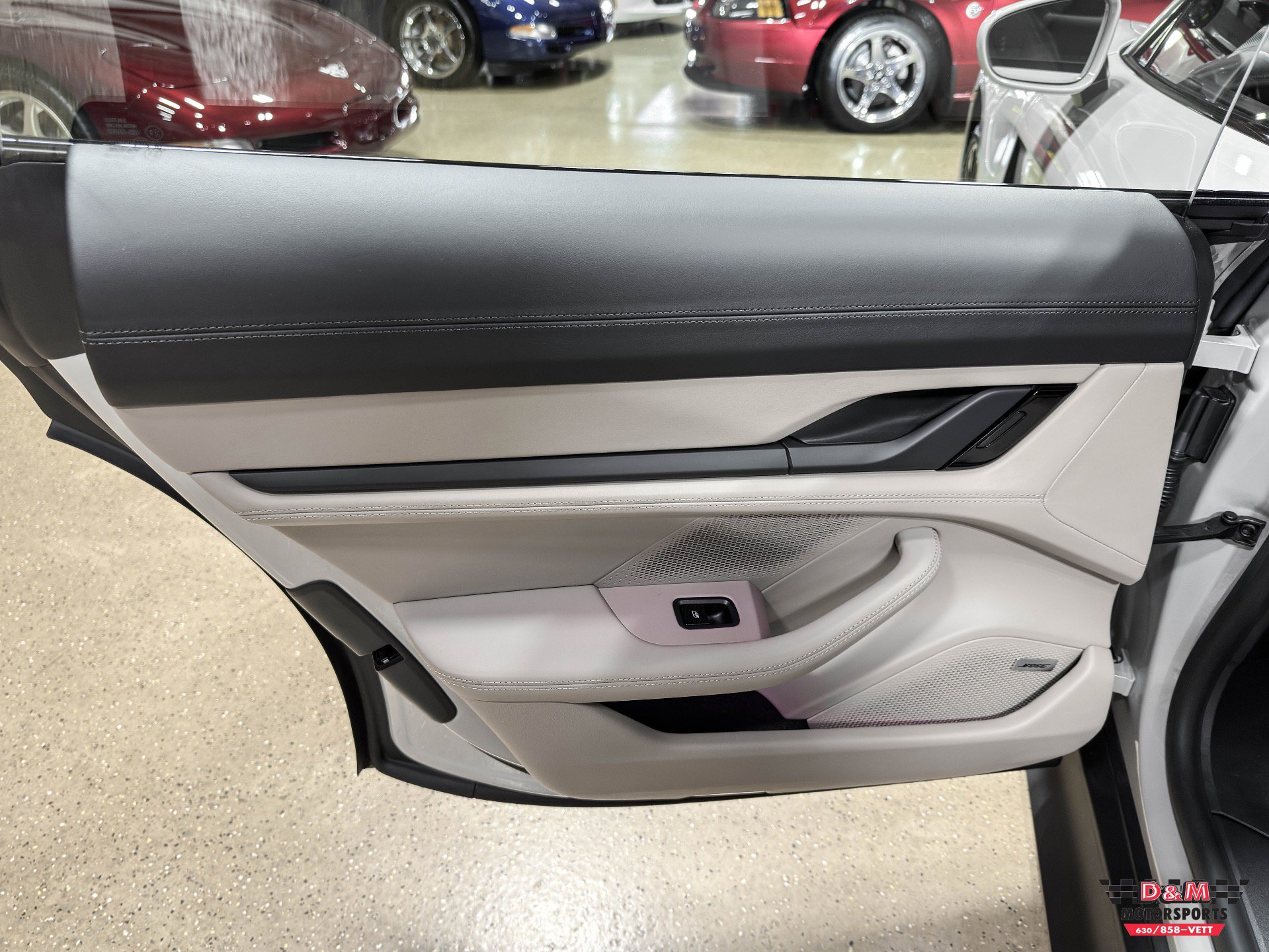 Used 2021 Porsche Taycan image 30