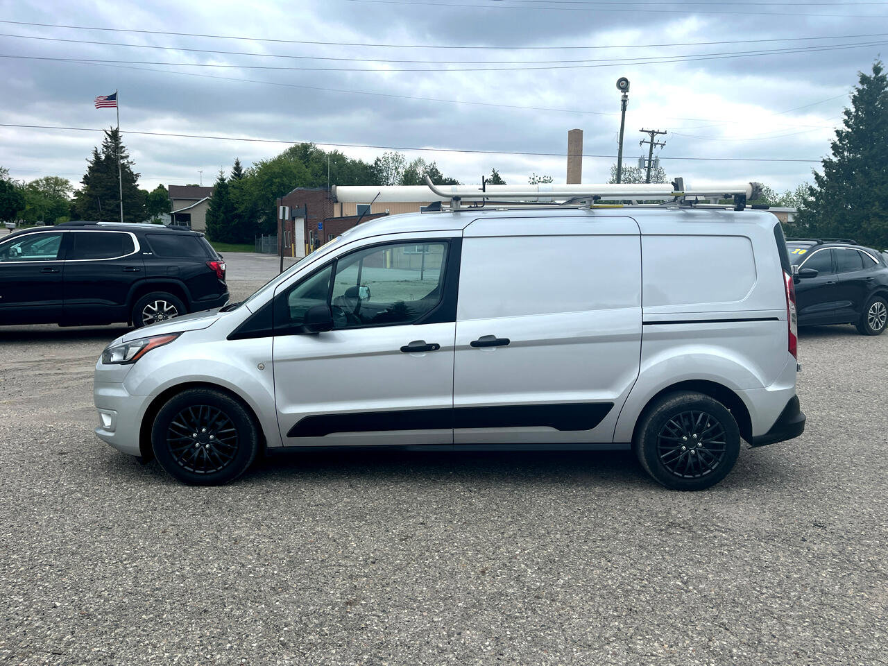 Used 2021 Ford Transit Connect XLT image 2