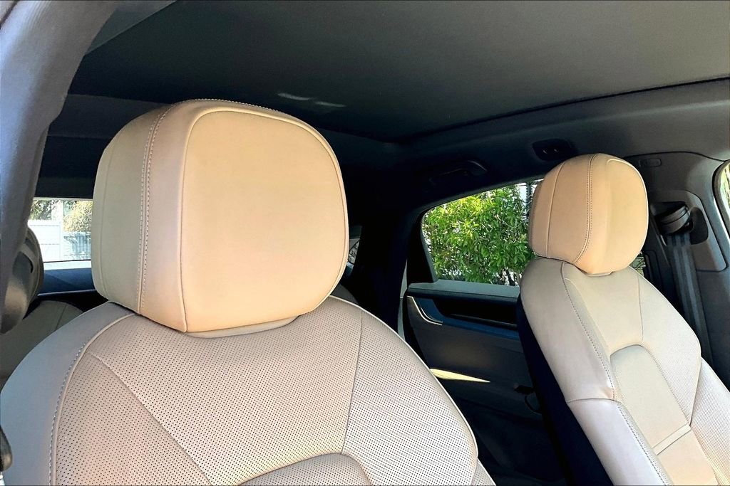 Used 2024 Porsche Cayenne Coupe image 22