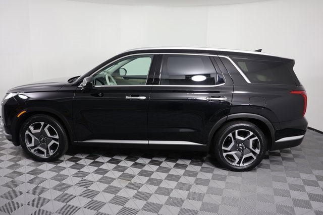 Used 2023 Hyundai Palisade Limited w/ Cargo Package image 5