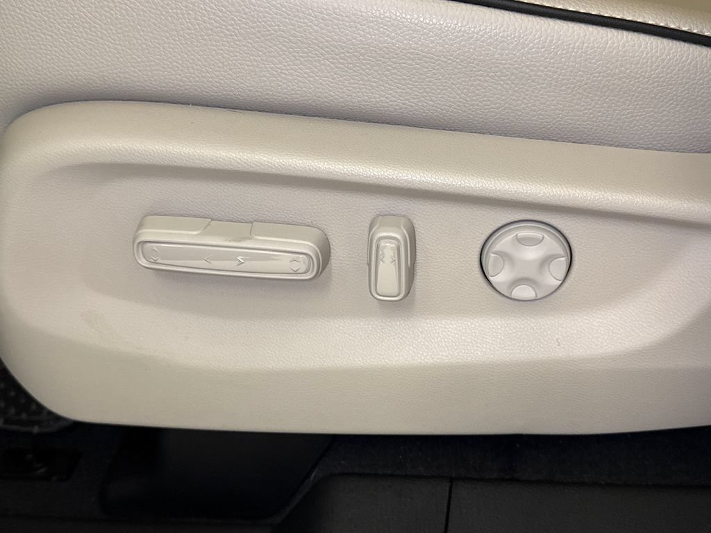 Certified 2026 Honda Odyssey Touring image 24