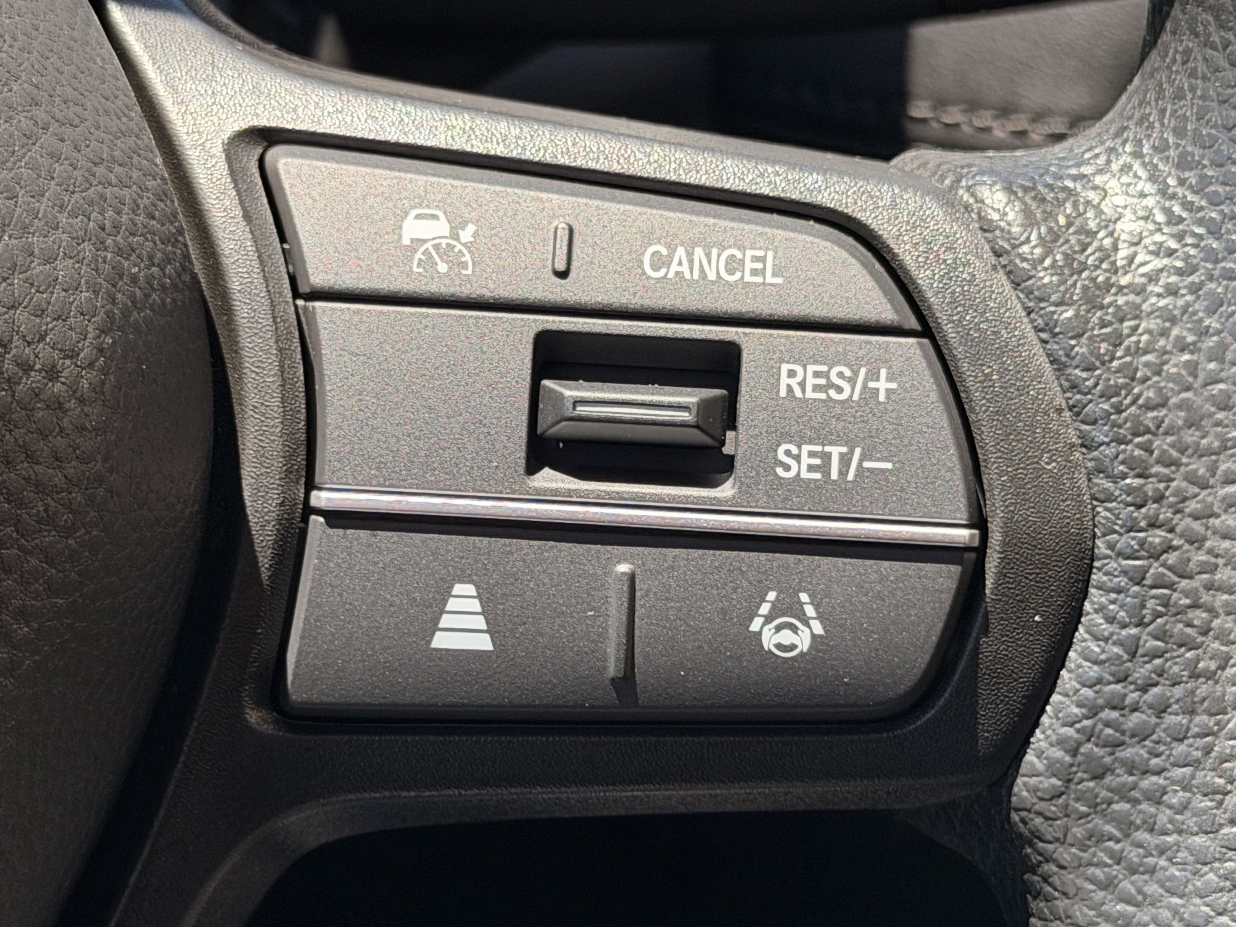 Used 2025 Honda HR-V LX image 25