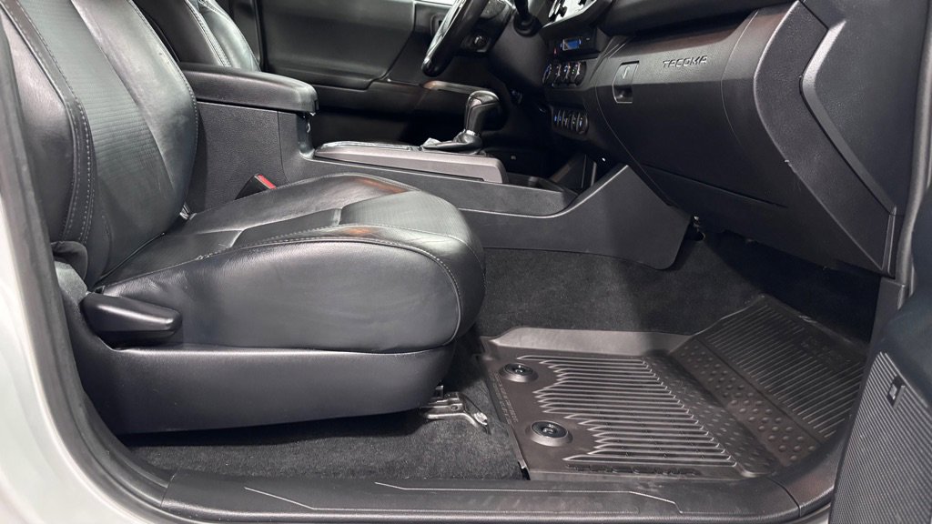 Used 2019 Toyota Tacoma TRD Sport AWD/4WD image 18
