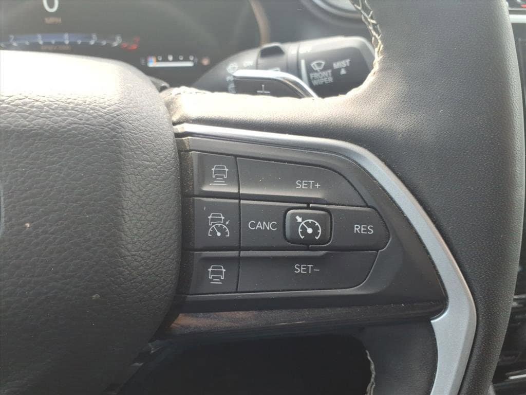 Used 2023 Jeep Grand Cherokee L Laredo RWD image 28