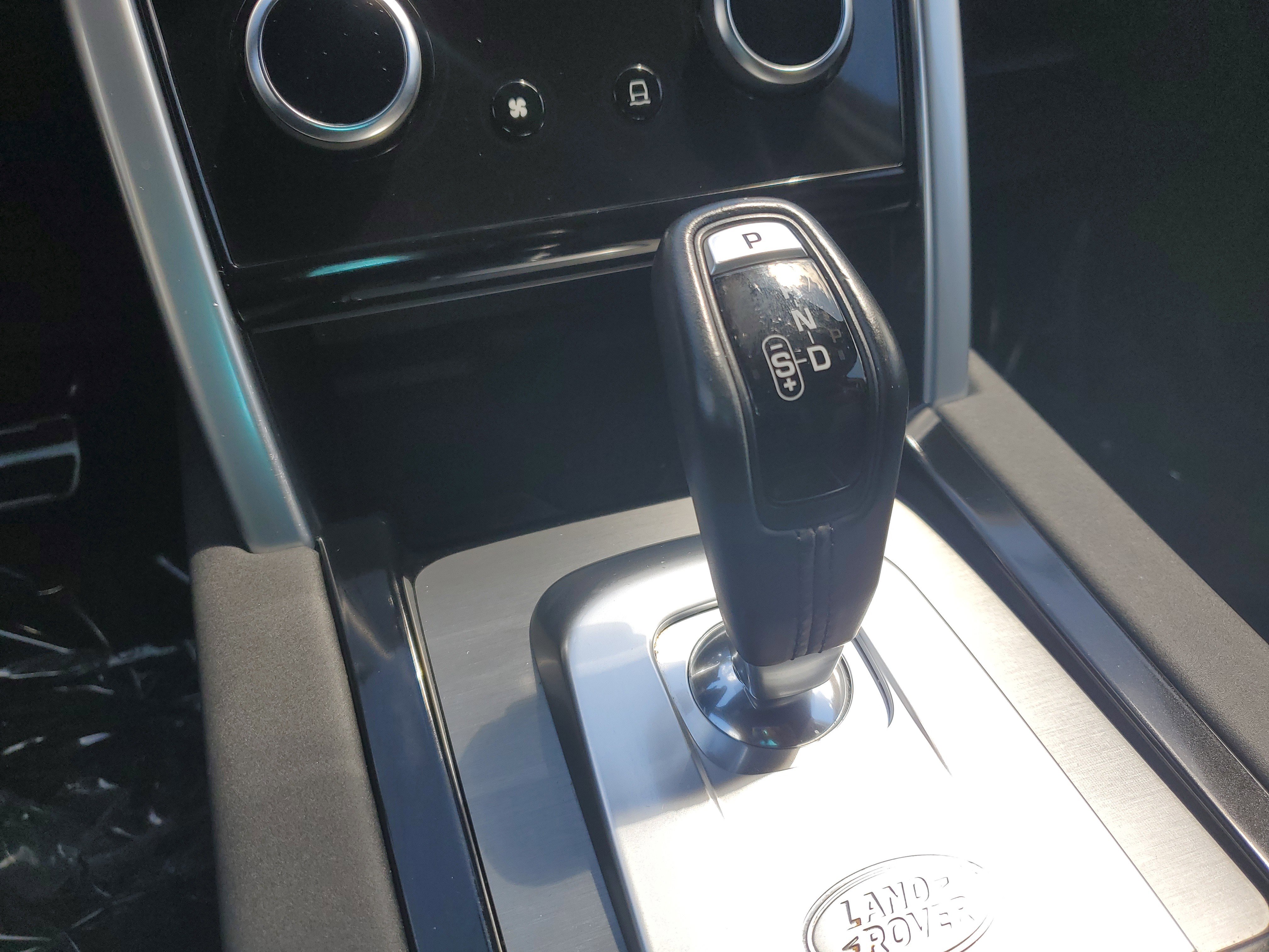 Used 2023 Land Rover Discovery Sport SE R-Dynamic image 24