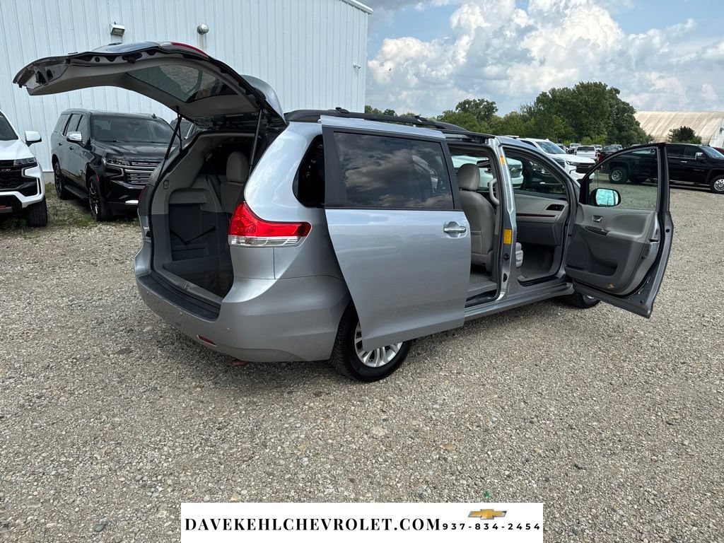 Used 2014 Toyota Sienna XLE w/ Entertainment Package FWD image 34