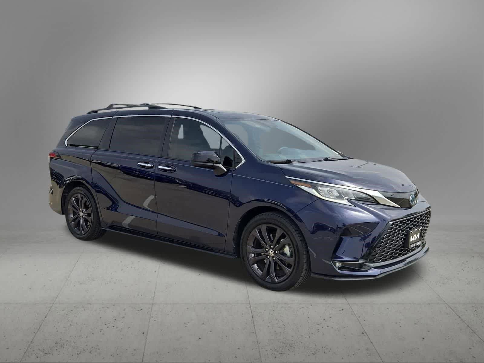 Used 2022 Toyota Sienna XSE FWD image 8