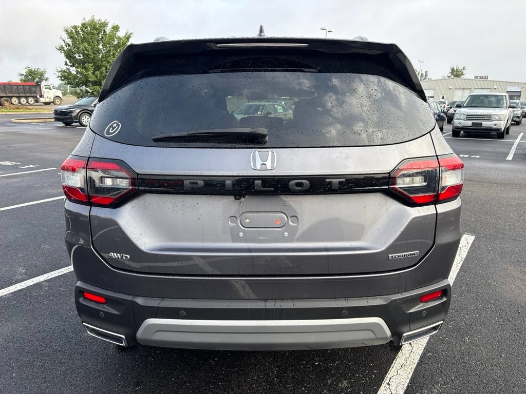 Used 2025 Honda Pilot Touring image 11