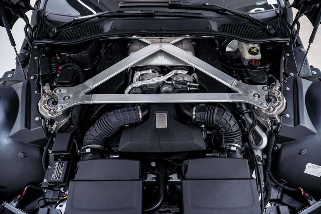 Used 2023 Aston Martin V8 Vantage Coupe image 31