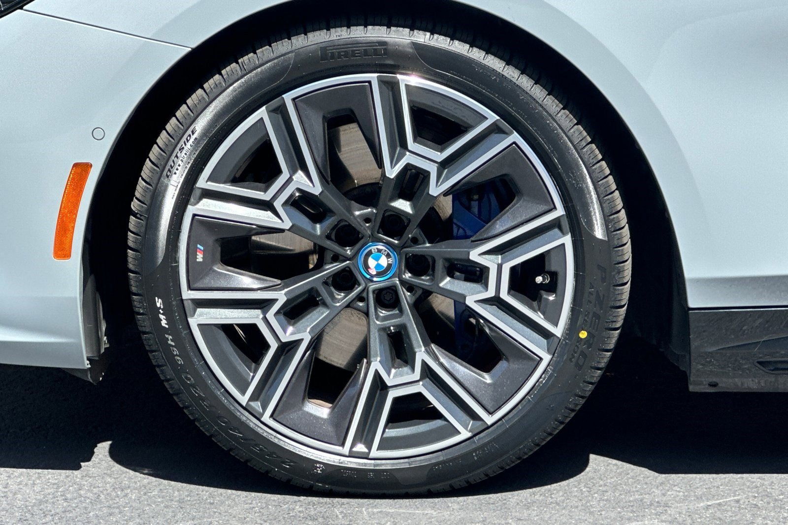 Certified 2024 BMW i5 eDrive40i w/ M Sport Package RWD image 36