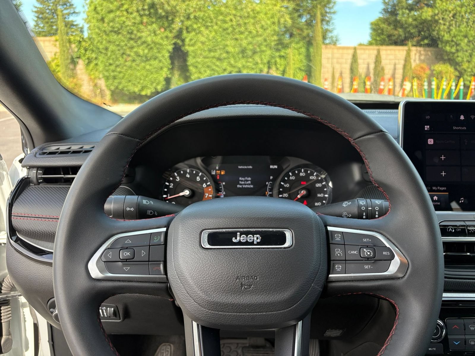 Used 2025 Jeep Compass Trailhawk AWD/4WD image 27