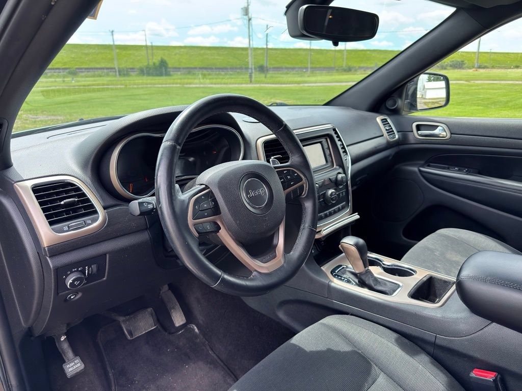 Used 2017 Jeep Grand Cherokee Laredo AWD/4WD image 21