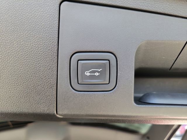 Certified 2023 Cadillac XT4 Premium Luxury w/ Cold Weather Package AWD/4WD image 10