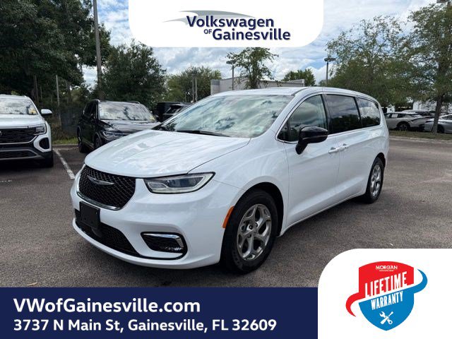 Used 2024 Chrysler Pacifica Limited FWD image 3
