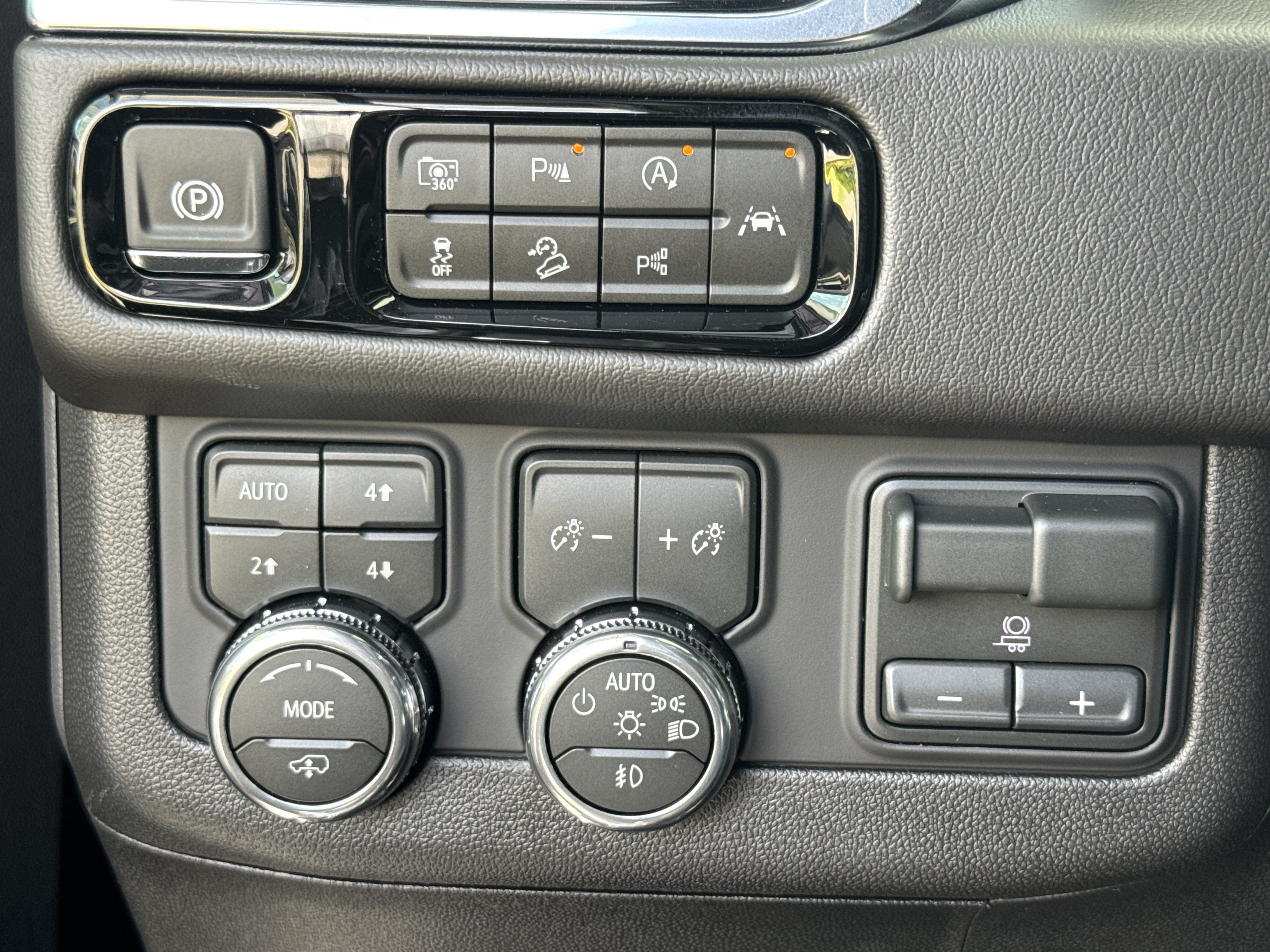 New 2026 GMC Yukon XL Denali w/ Denali Reserve Package AWD/4WD image 18