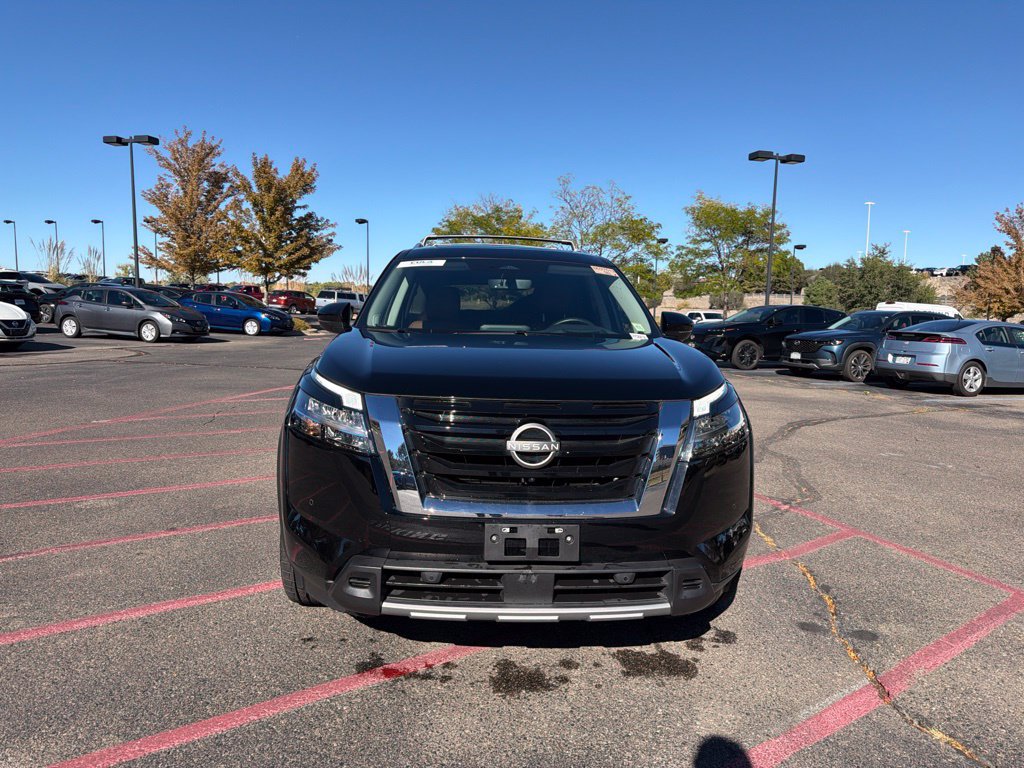 Used 2023 Nissan Pathfinder Platinum AWD/4WD image 3