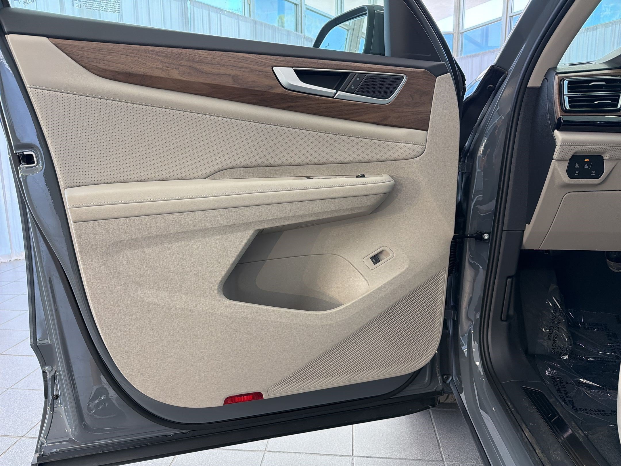 New 2026 Volkswagen Atlas SE FWD image 21