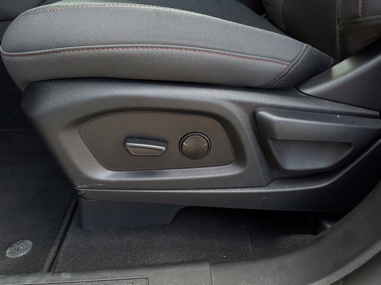 Used 2026 Ford Explorer Active RWD image 11