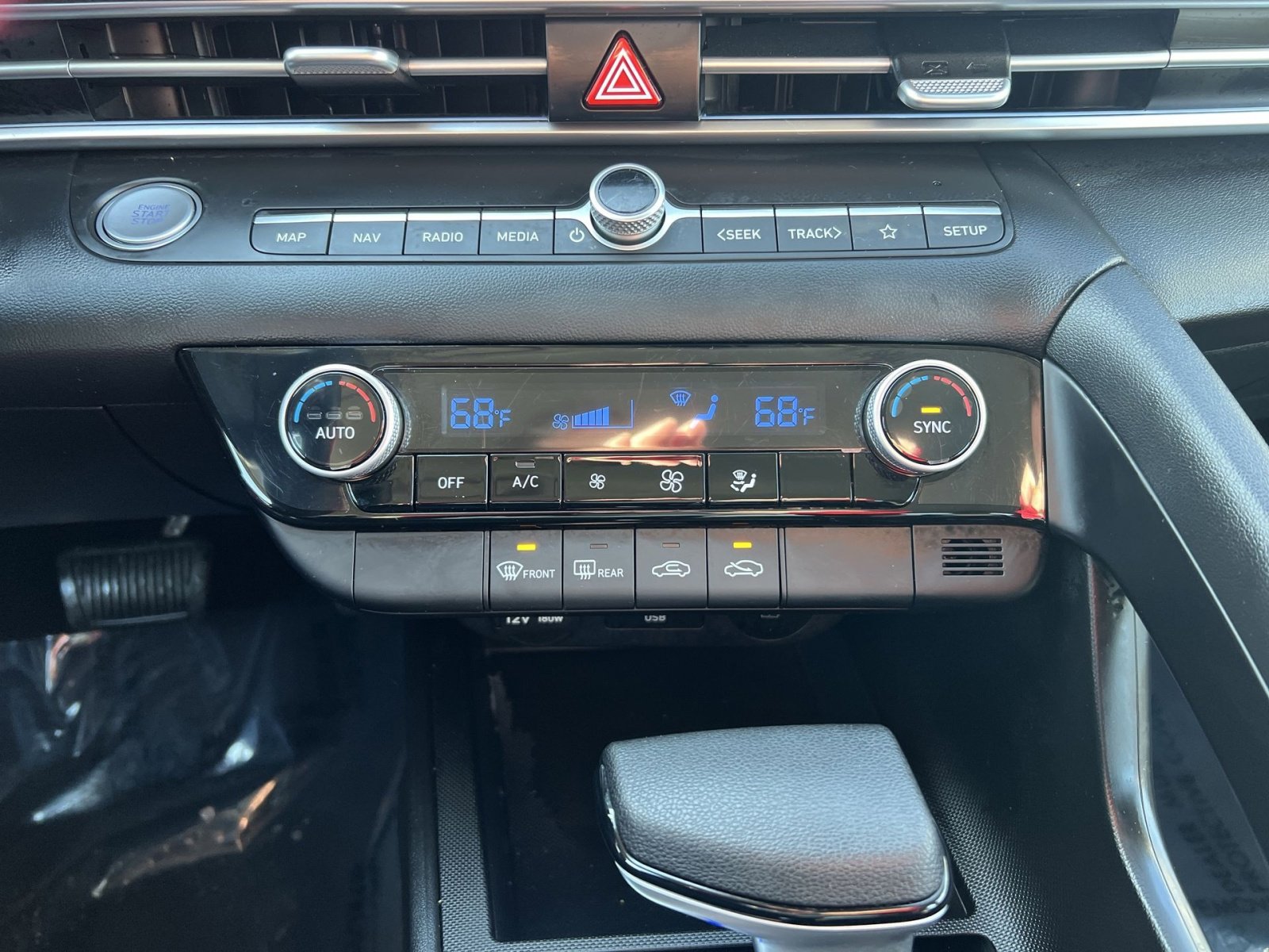 Used 2024 Hyundai Elantra SEL image 20