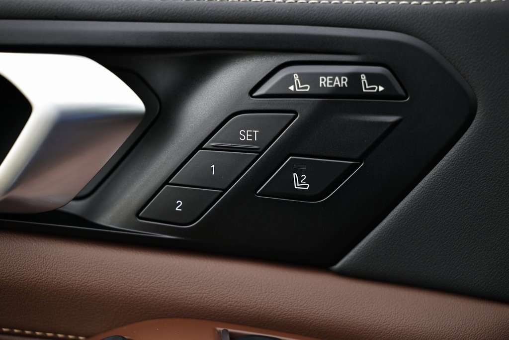 New 2026 BMW X7 M60i w/ M Sport Professional Package image 16