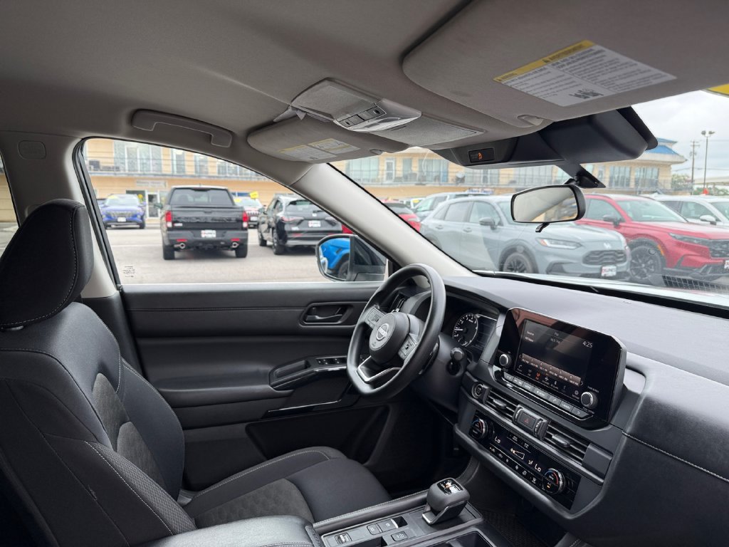 Used 2024 Nissan Pathfinder S FWD image 31