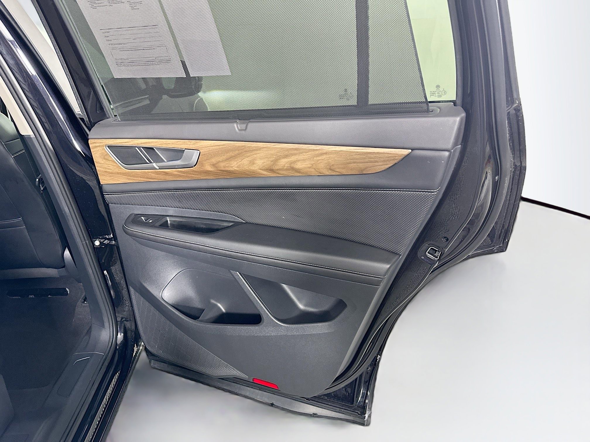 Used 2024 Volkswagen Atlas SE image 32