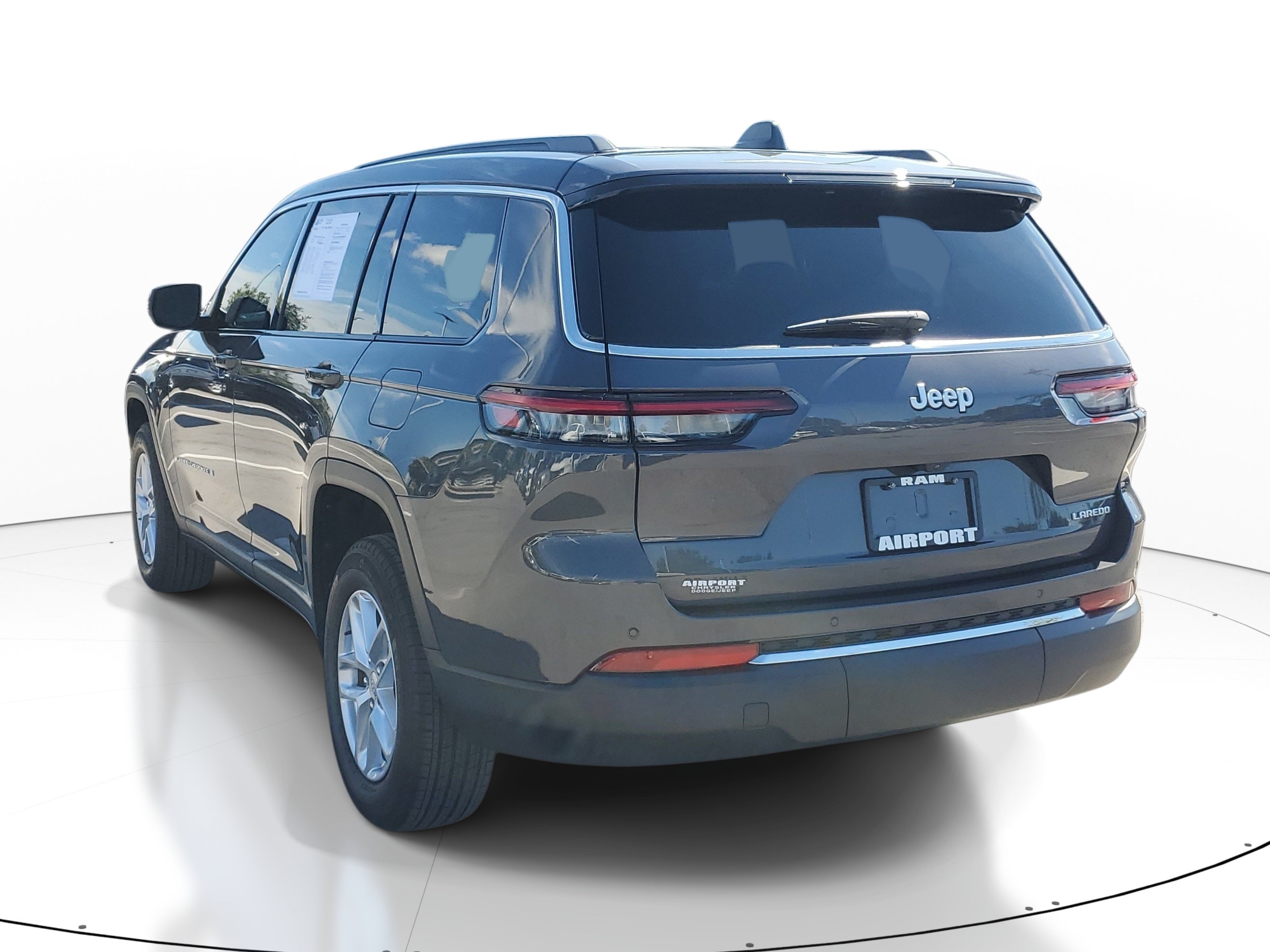 Used 2025 Jeep Grand Cherokee L Laredo RWD image 5