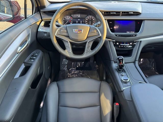 New 2025 Cadillac XT5 Luxury image 14