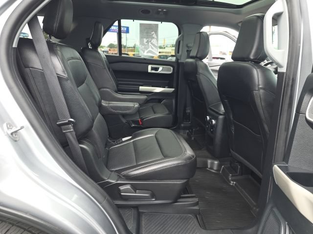 Used 2021 Ford Explorer Limited w/ Equipment Group 301A AWD/4WD image 45