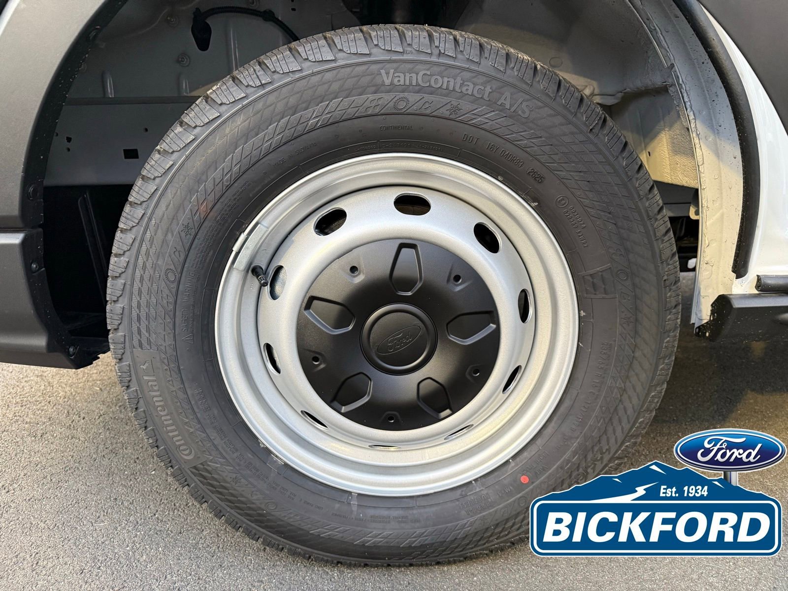 New 2026 Ford Transit 150 148 Medium Roof w/ Load Area Protection Package RWD image 22