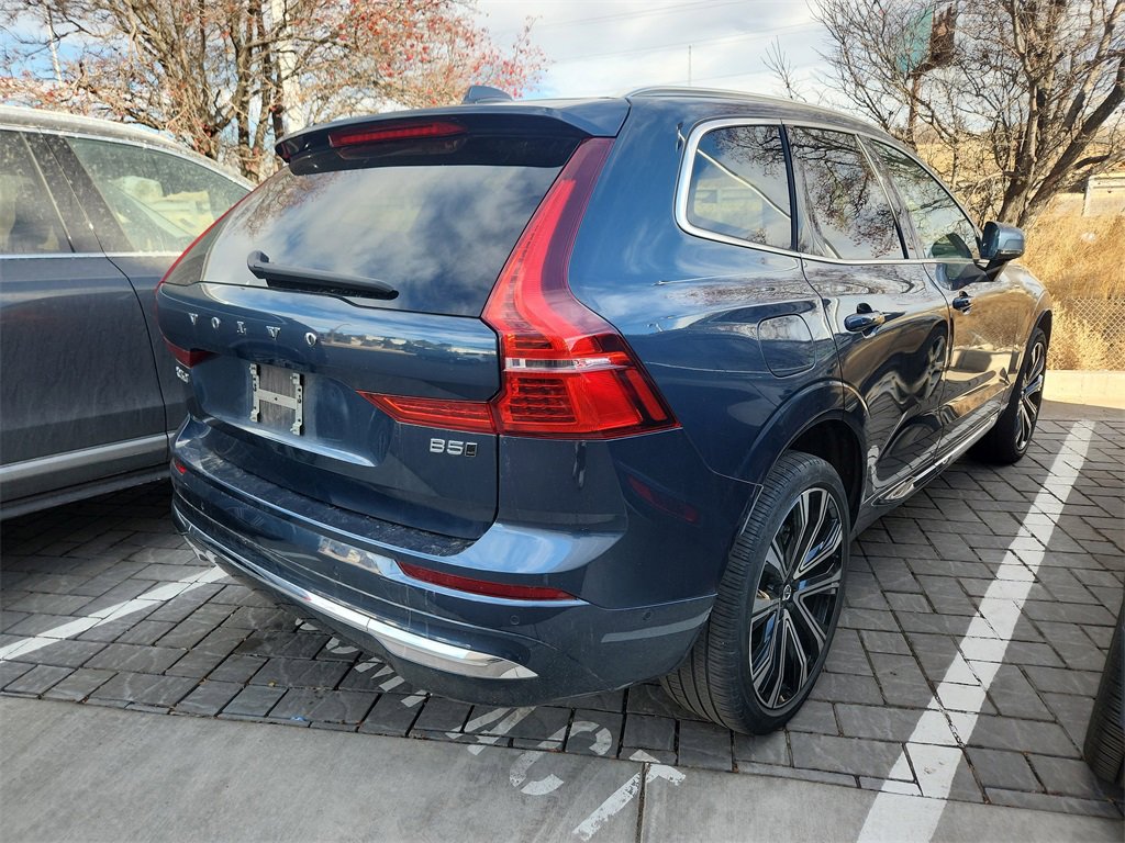 Used 2023 Volvo XC60 B5 Ultimate w/ Climate Package image 3