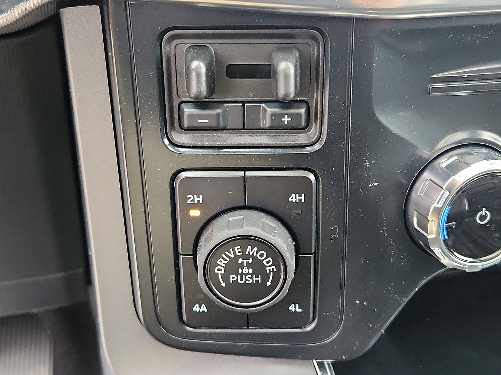 New 2025 Ford F150 Lariat w/ Equipment Group 502A High image 17