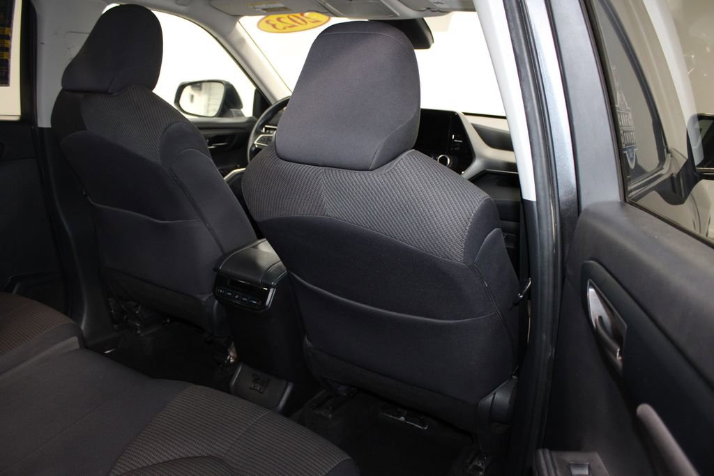 Used 2023 Toyota Highlander L image 27
