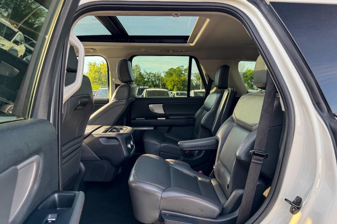 Used 2025 Ford Expedition Active AWD/4WD image 21