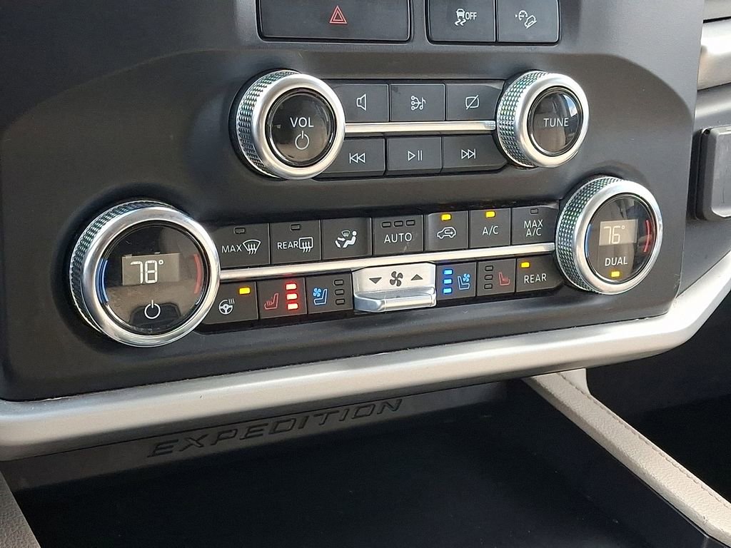 Used 2023 Ford Expedition Max XLT image 16