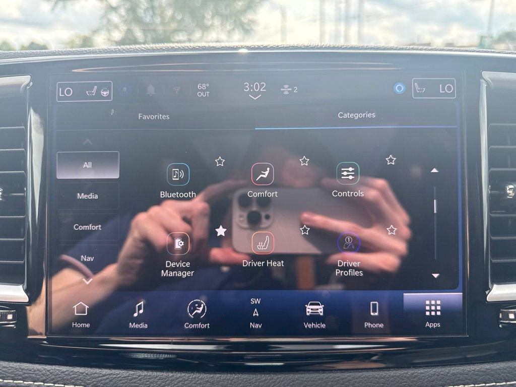 Used 2025 Chrysler Pacifica Limited FWD image 51
