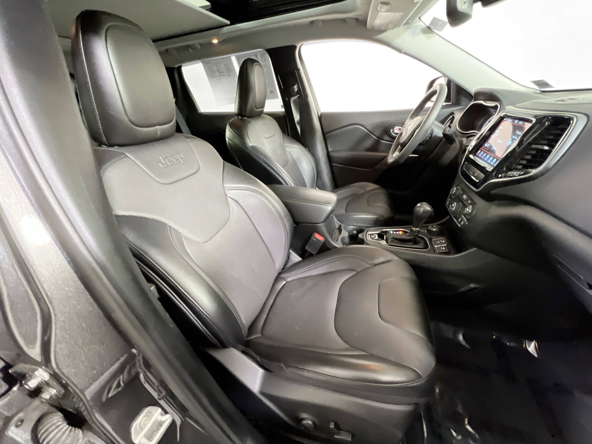 Used 2022 Jeep Cherokee Limited AWD/4WD image 27