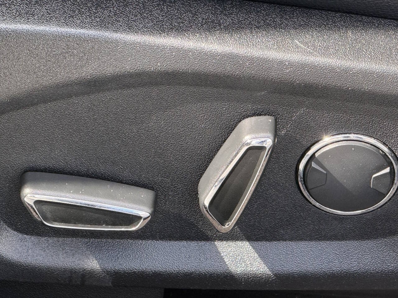 Used 2018 Ford Fusion SE w/ Equipment Group 602A FWD image 9