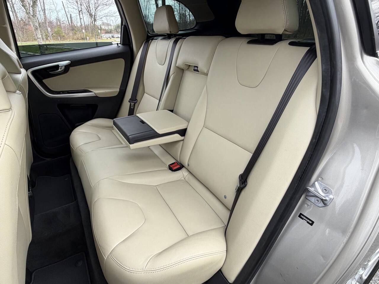 Used 2016 Volvo XC60 T5 Premier w/ Proximity Package image 34