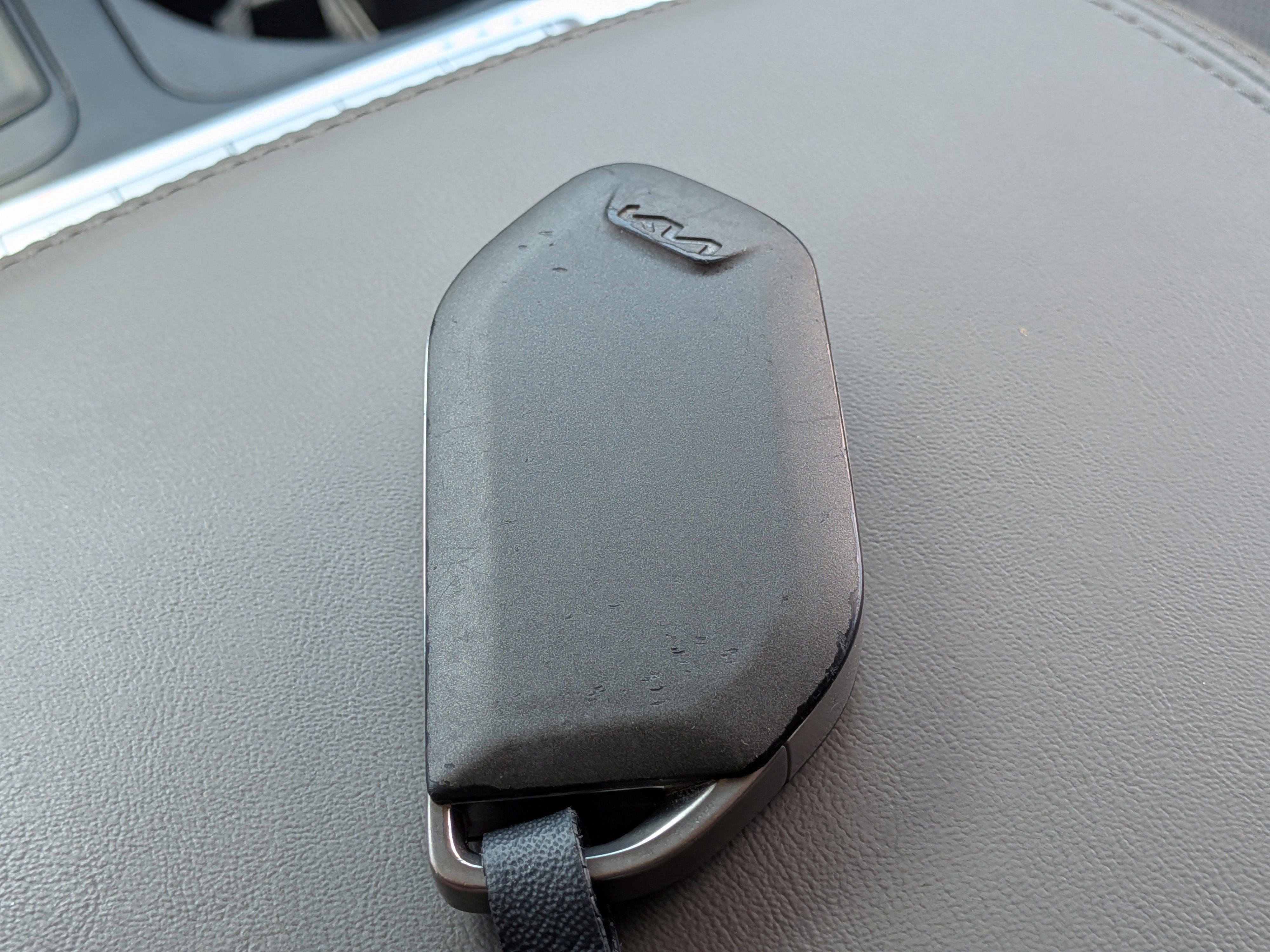 Used 2025 Kia Carnival FWD image 37