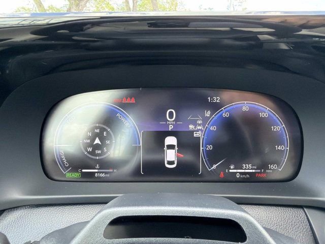 Certified 2025 Toyota Crown Limited w/ Advanced Technology Package AWD/4WD image 27