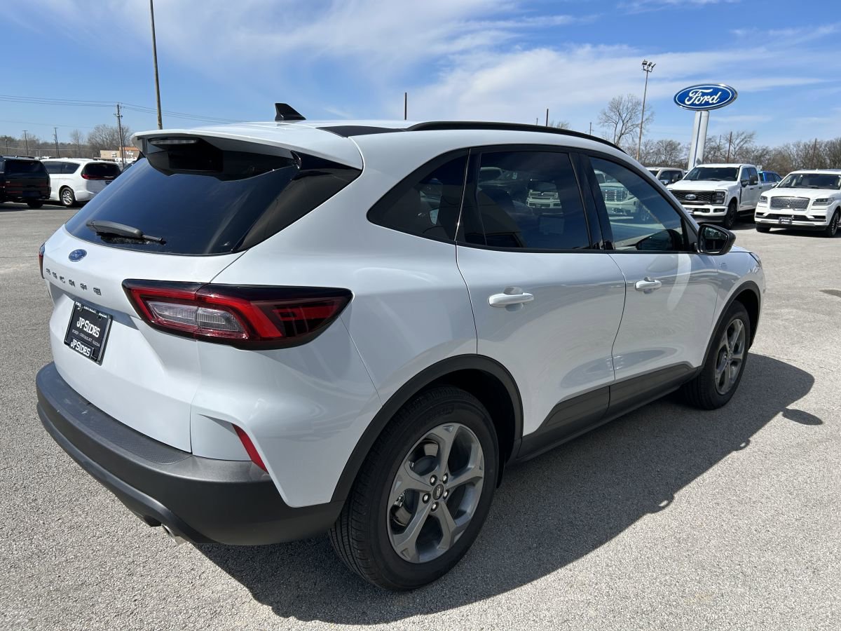 Used 2025 Ford Escape ST-Line image 5