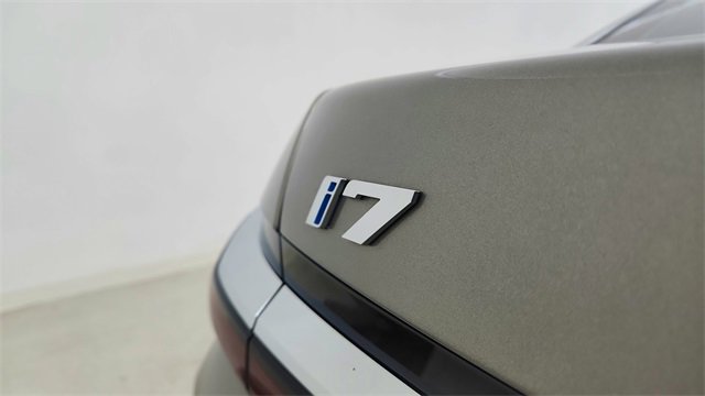 Used 2025 BMW i7 eDrive50 image 18