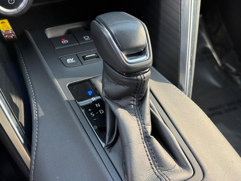 Used 2023 Toyota Venza XLE image 25