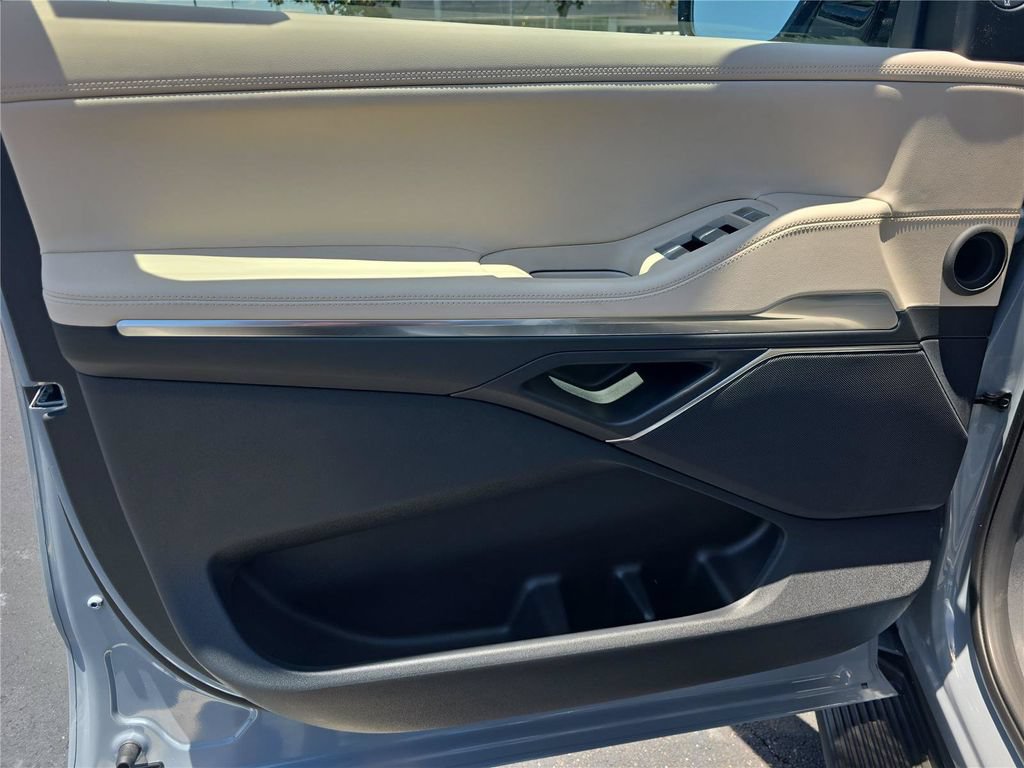 New 2027 Lincoln Navigator Premiere RWD image 11