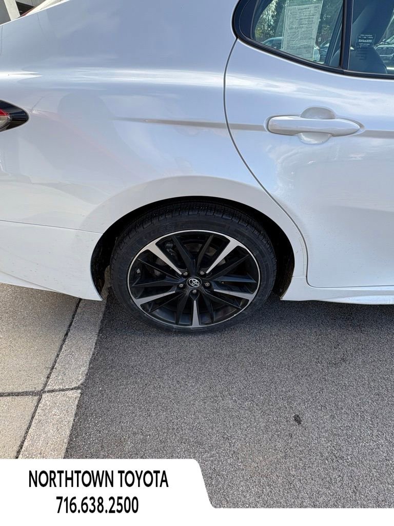 Used 2018 Toyota Camry XSE image 7