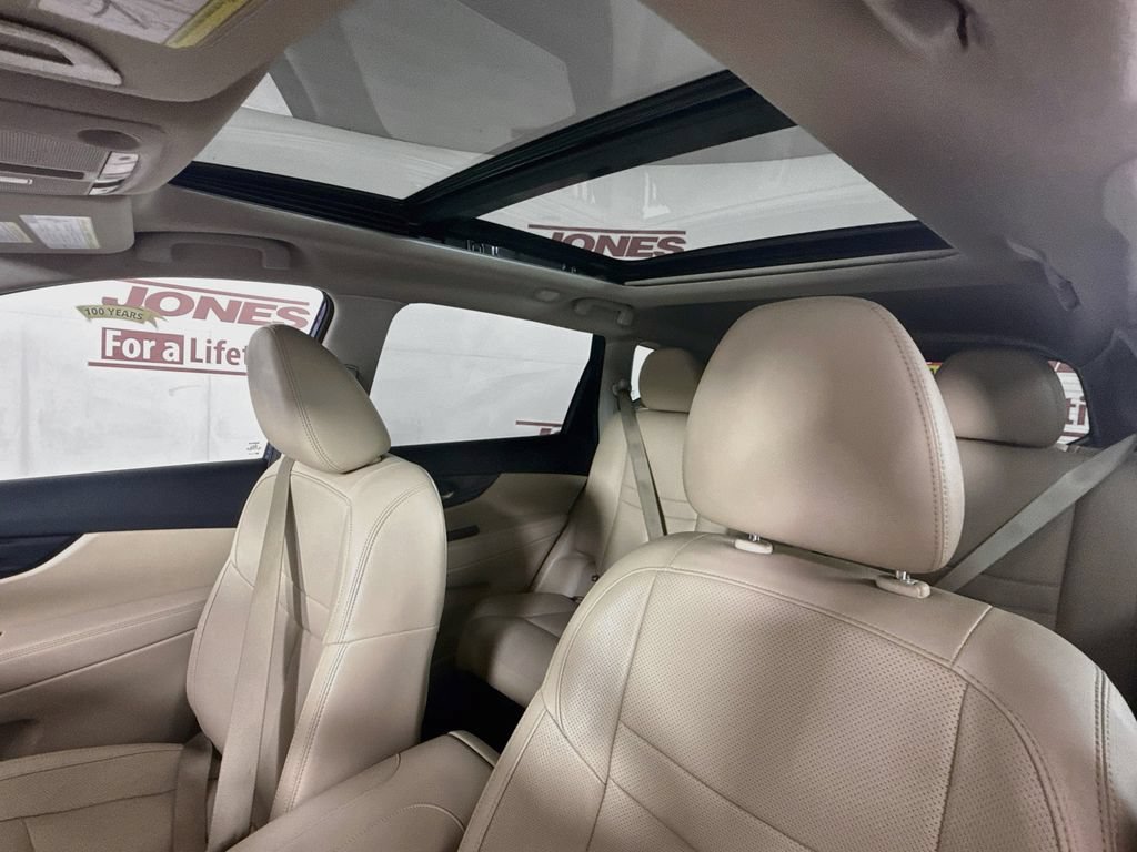 Used 2019 Nissan Rogue SL w/ Premium Package AWD/4WD image 11
